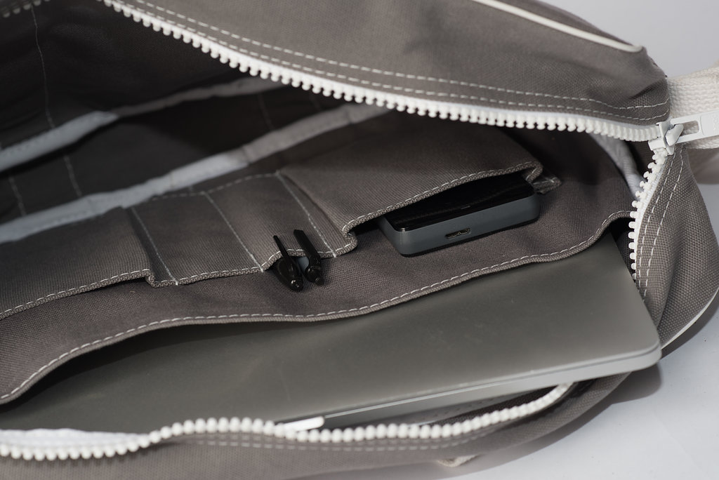 CLA-Briefcase_Pockets